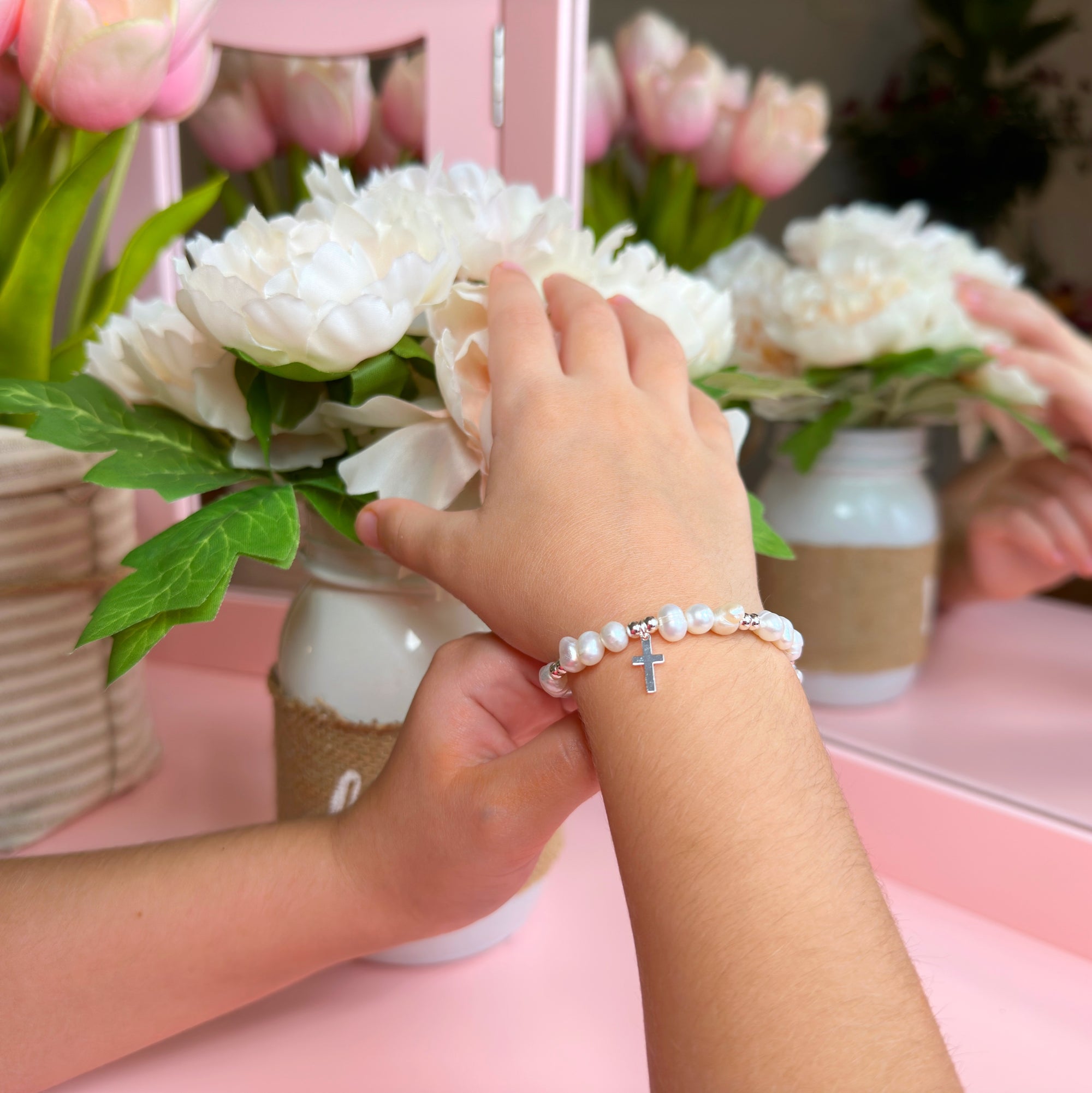 Sterling Silver Freshwater Cultured White Pearl Bracelet with Silver Beads &amp; Cross